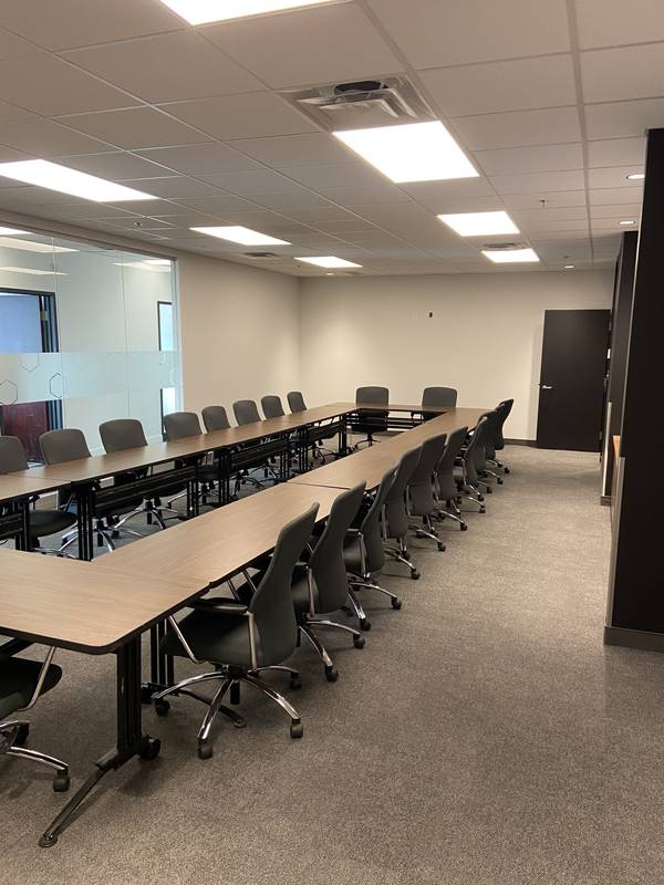 Salle de conférence corporative aménagée